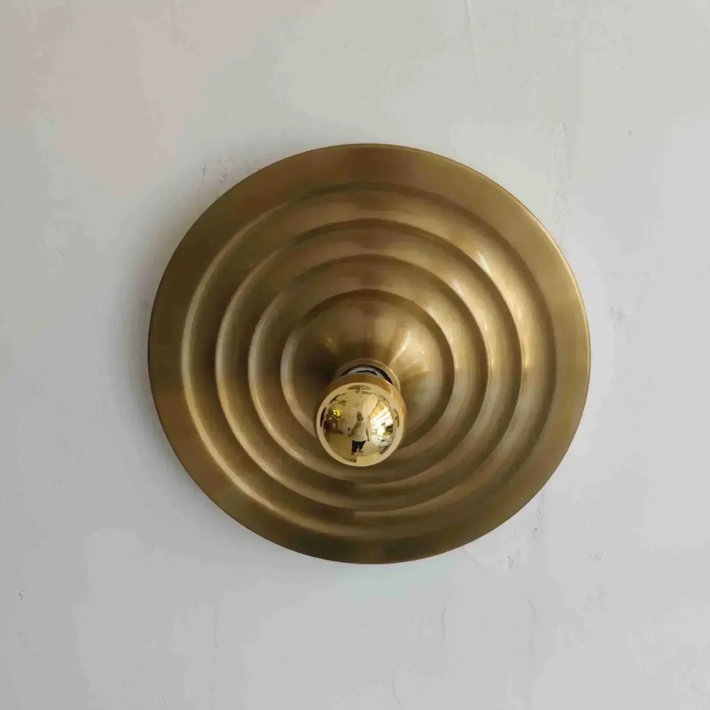 Round Rippled Wall Lamp