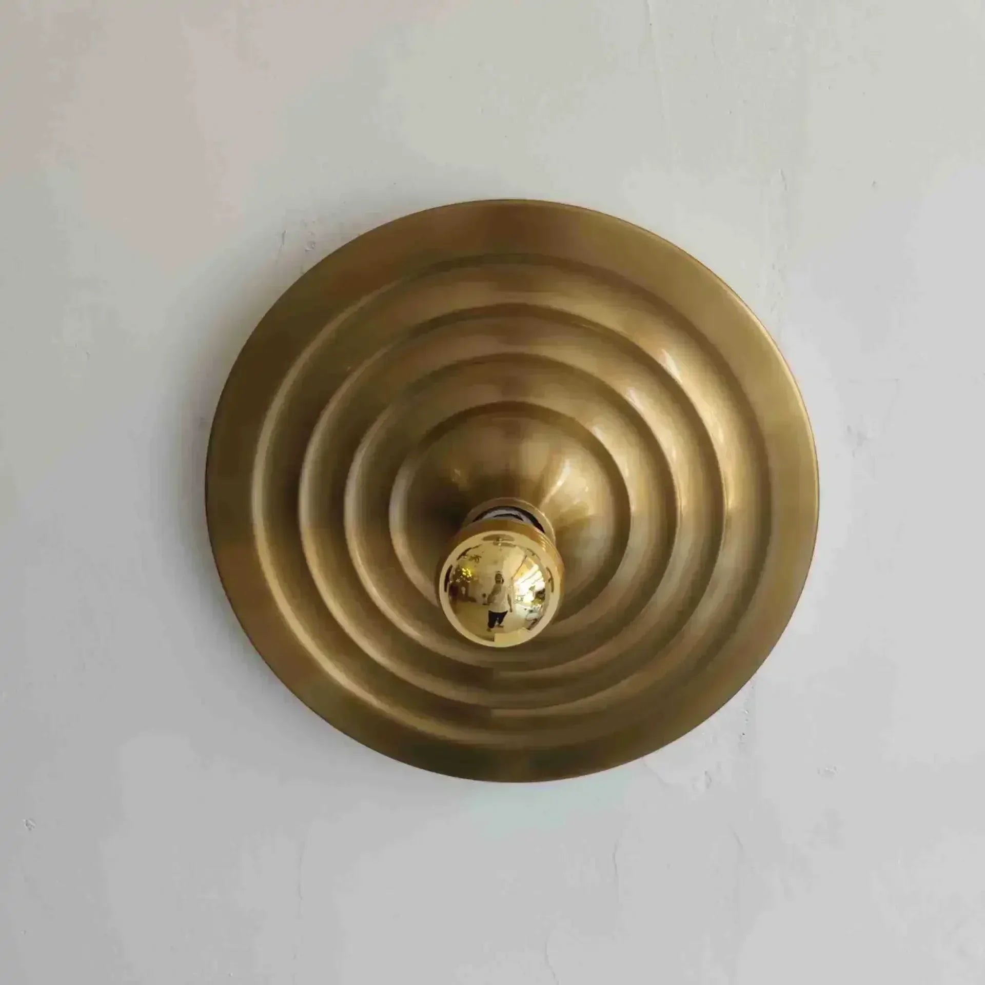 Round Rippled Wall Lamp